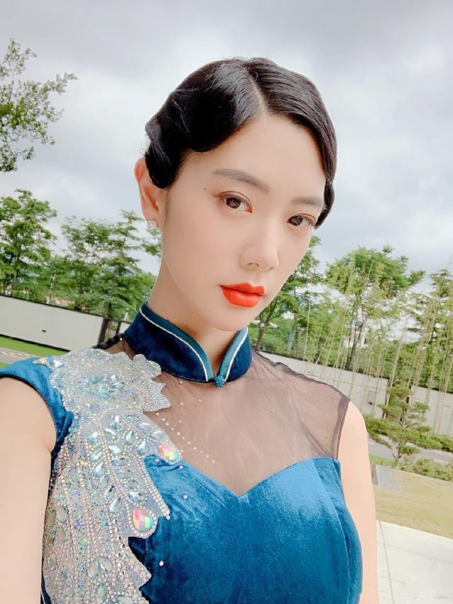 霓虹之下